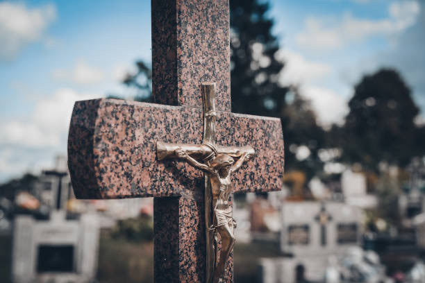 Metal crucifix affixed to a polished granite memorial